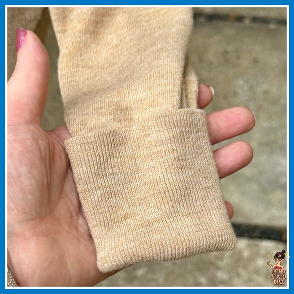🤎Vintage, Unisex, Lightweight, Tan V-Neck Pullover, Sweater/Medium - Picture 5 of 7
